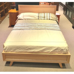 AMERICAN OAK  HARDWOOD KARI QUEEN BED